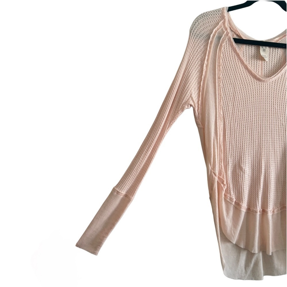 We The Free Women's Light Pink Waffle V-Neck Long Sleeve Thermal Top Size XS - Picture 4 of 11